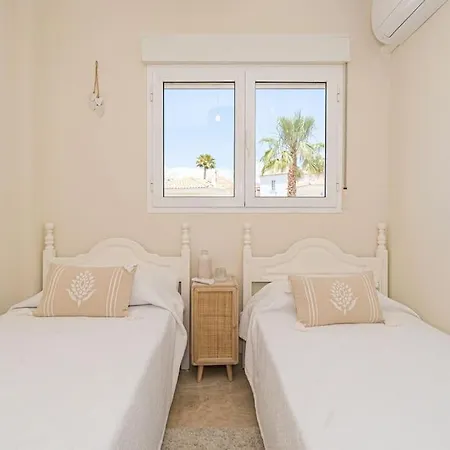 Ressol 4 Bed 3 Bath Villa *