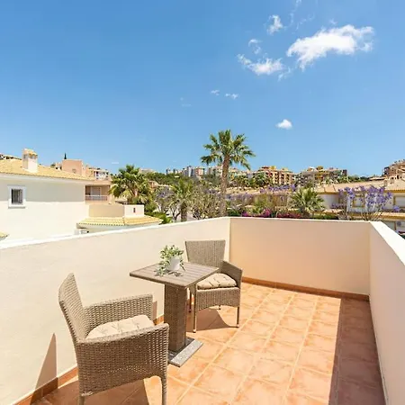 Ressol 4 Bed 3 Bath Vila